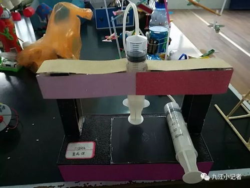 雙峰小學(xué)舉行科技小制作 小發(fā)明評選活動,看看孩子們都有哪些有趣的小發(fā)明